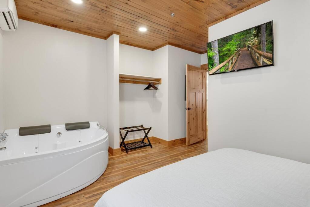 Hickory Suite - Main Street Lodge In Berlin Eksteriør billede